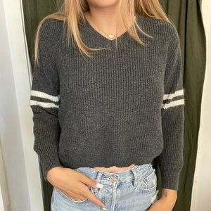 Ijoah super cute cropped sweater! size L but fits like a S!